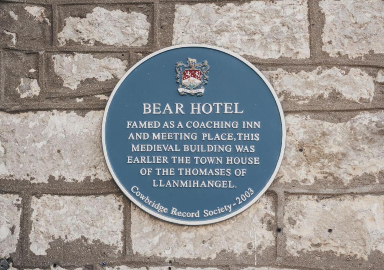 The Bear, Cowbridge 호텔 외부 사진